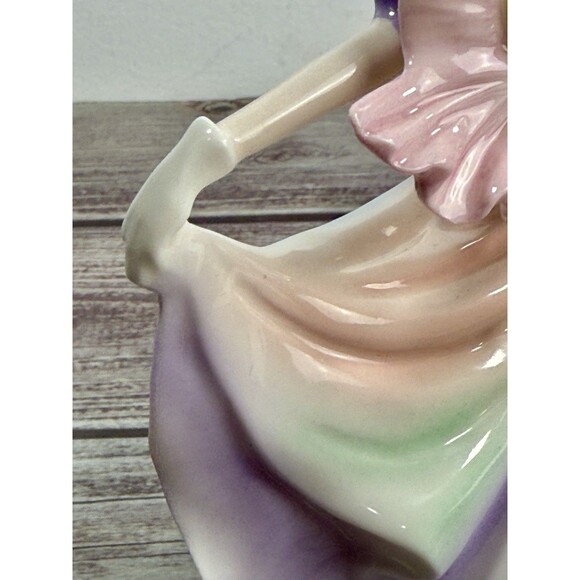 Coalport Sentiments "Picked Especially for You" Bone China Lady Figurine 2005 - Picture 10 of 17